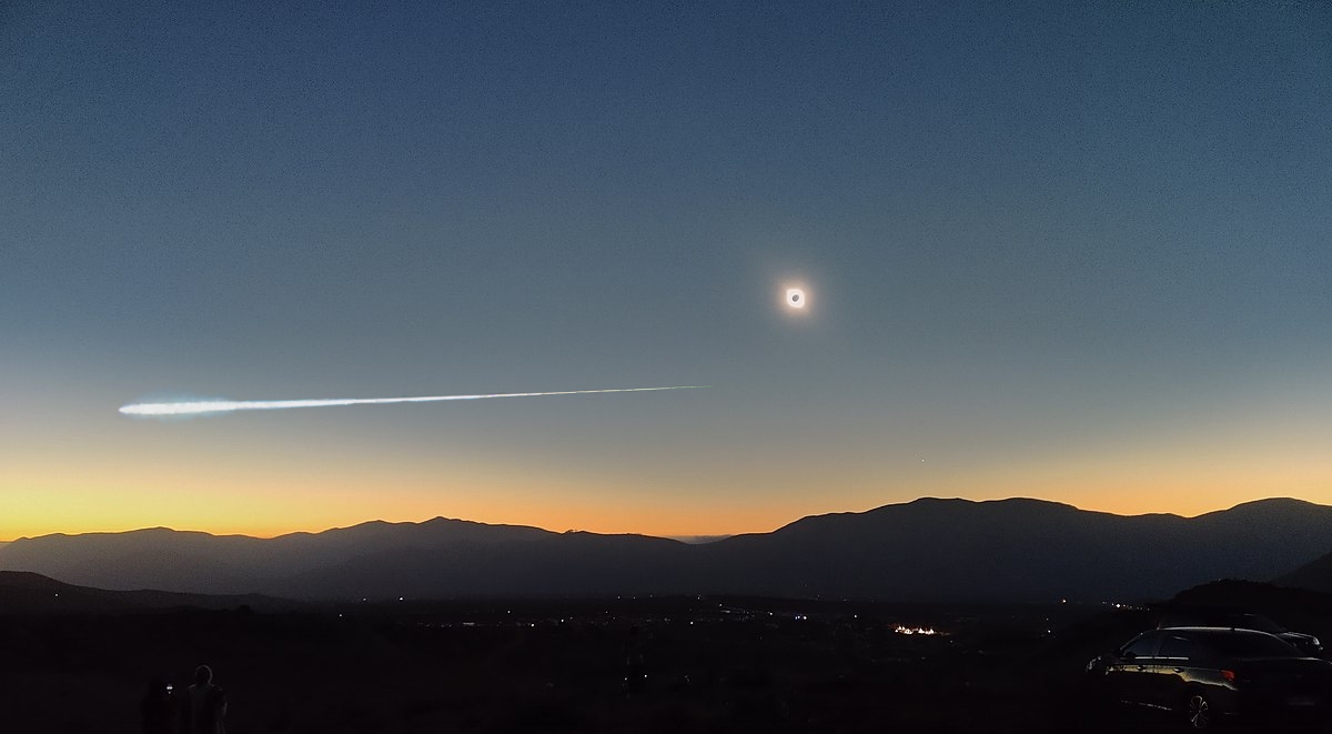 Perseid fireball tota solar eclipse 2026 Spain